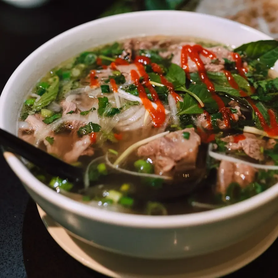 Bếp và người đứng quán